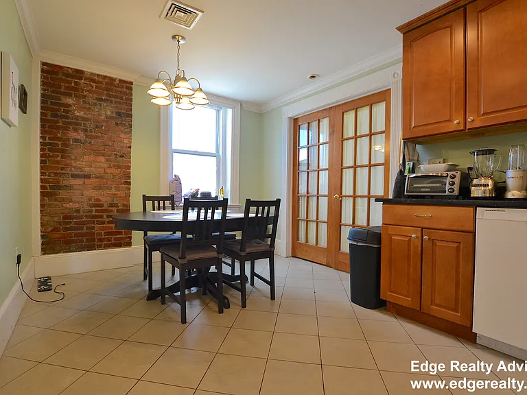 14 Sutherland Rd #3 — Photo 11