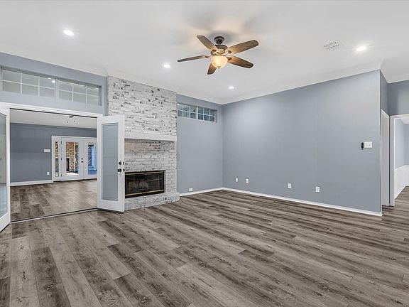 5th image of 812 Country Lane Dr
