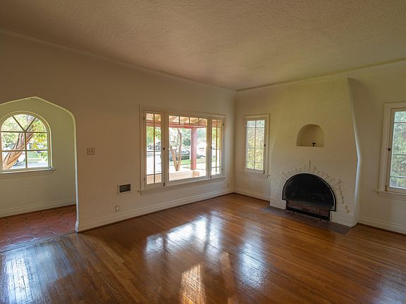 3rd image of 2220 Selby Ave