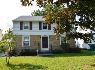 229 Scholfield Rd, Irondequoit, NY 14617