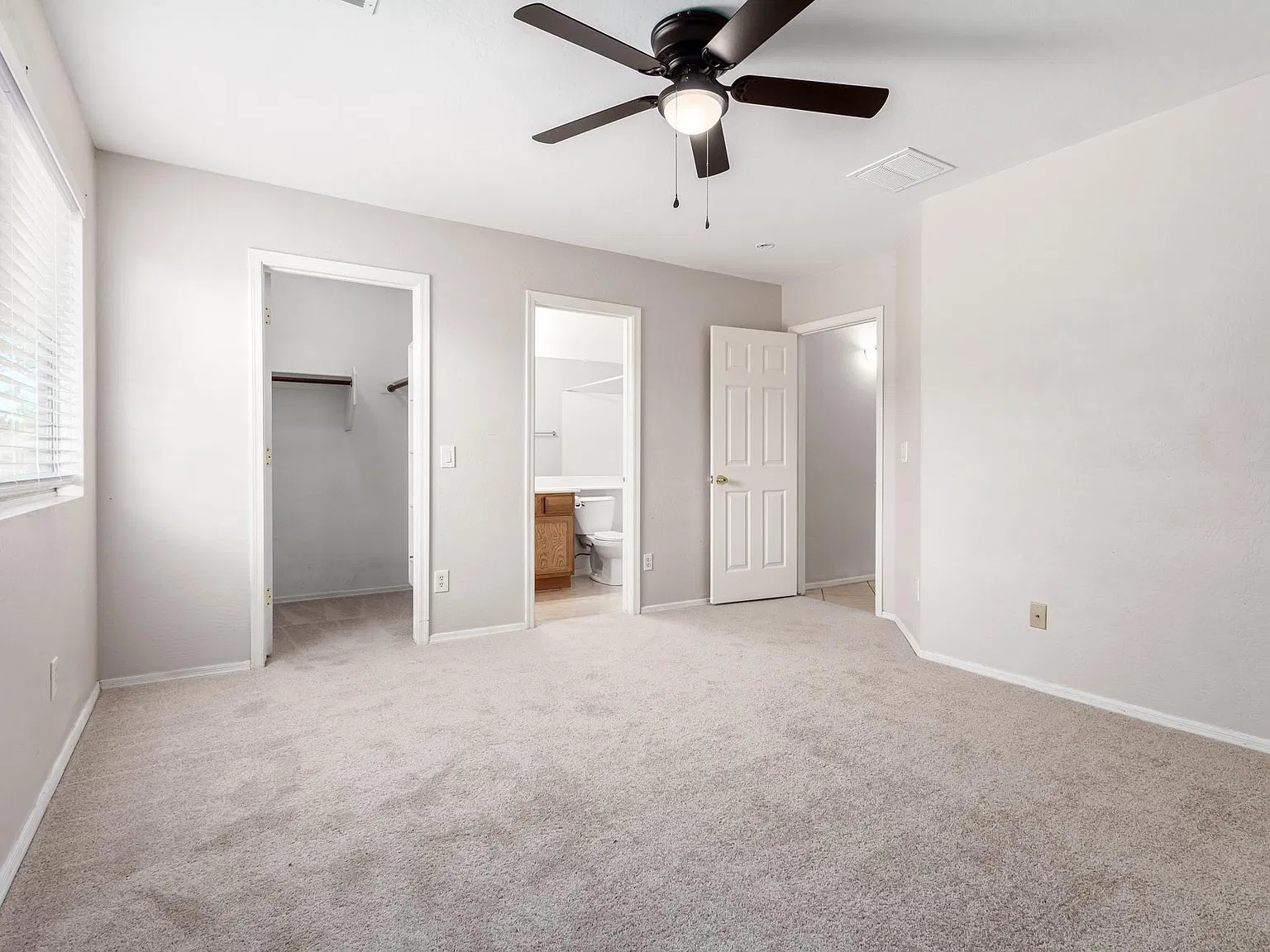 3 bed, 1253 sqft, $1,775 — Photo 3