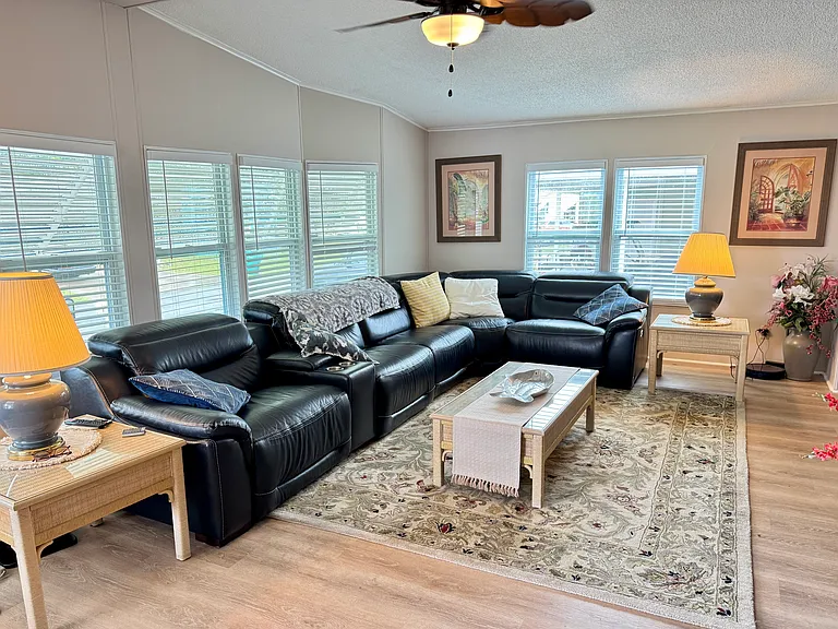 706 Oleander Cir — Photo 9