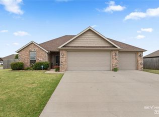 401 Torino Pl, Centerton, AR 72719