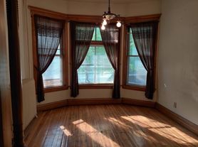 1005 University Ave SE