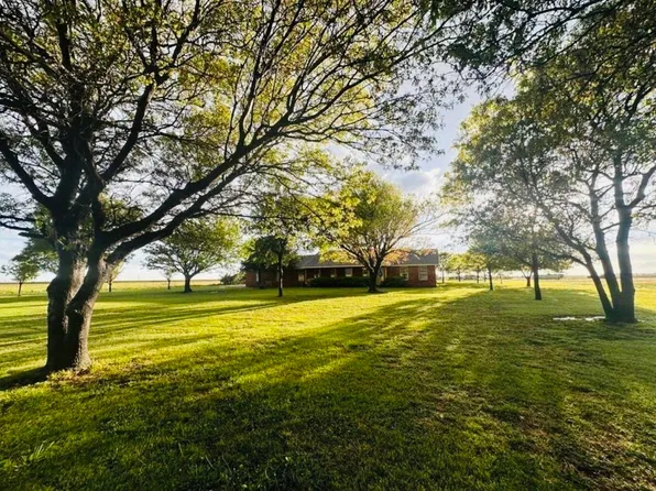 942 County Road Q, Plainview, TX 79072