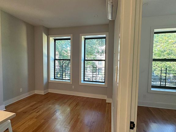 4th image of 490 Chauncey St #2J