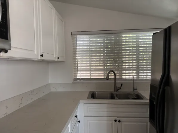 239 N Riverside Ave #C, Rialto, CA 92376