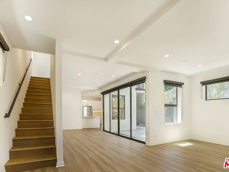 538 Vernon Ave — Photo 10