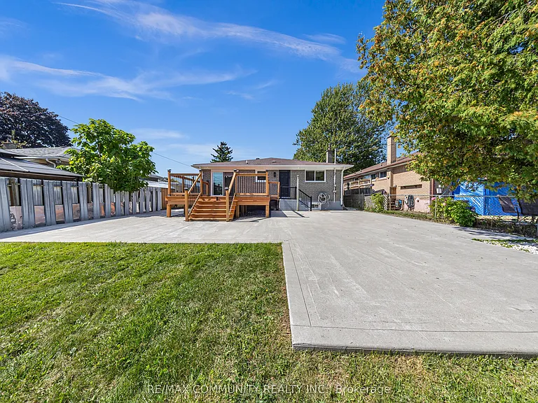 733 Lublin Ave — Photo 15