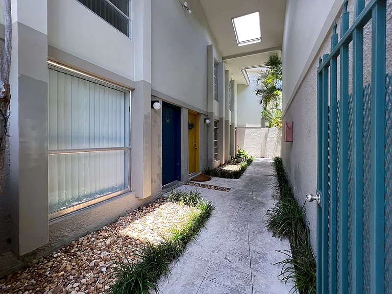 2900 Bird Ave — Photo 3