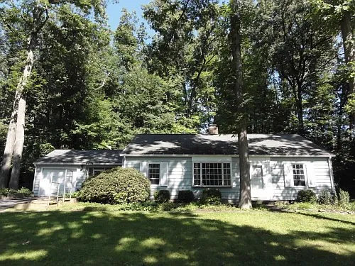 1935 Park Forest Ave photo 1
