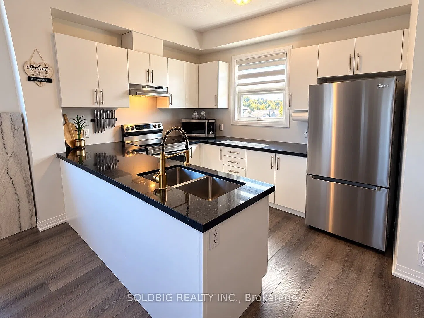 2 bed, $2,400 — Photo 4