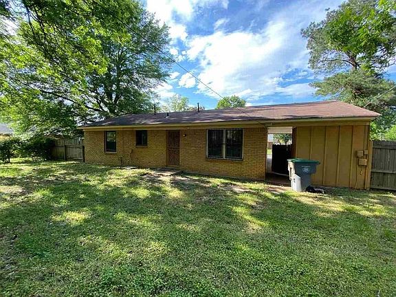 3rd image of 4567 Newton Dr