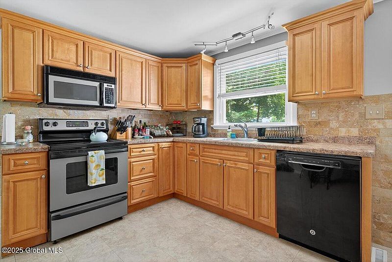 5th image of 303 E Washington Avenue