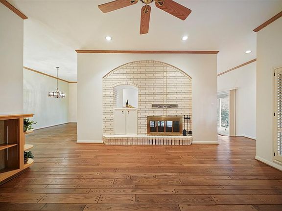 5th image of 15788 Lakeway Dr