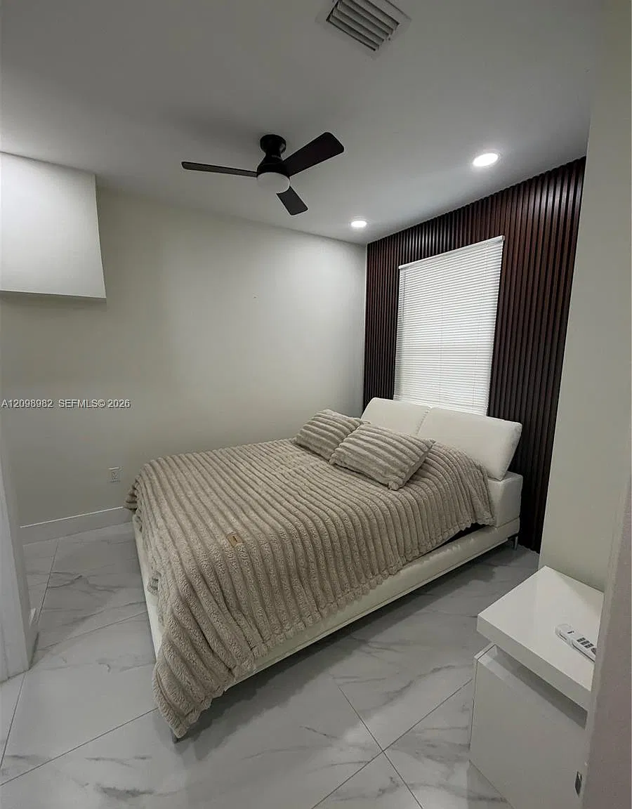 5 bed, 4.5 bath, 3056 sqft, $9,995 — Photo 4