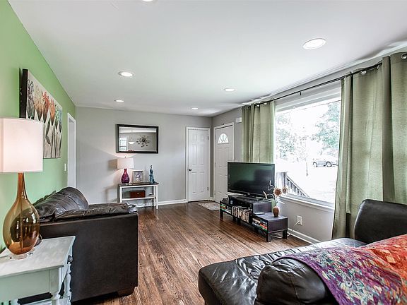 5th image of 3913 Sussex Dr