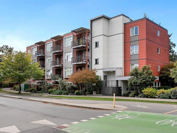 4030 Borden St #203, Saanich, BC V8X 2E9