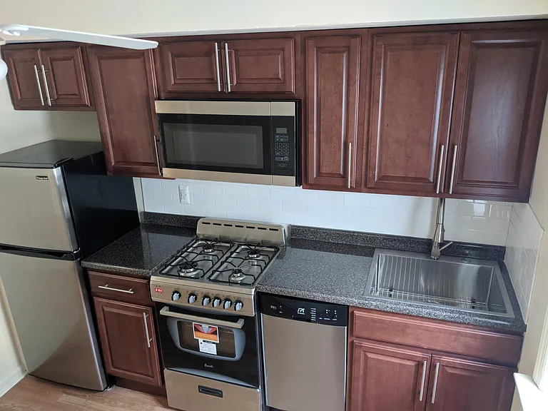 114 Franklin St #2 — Photo 9