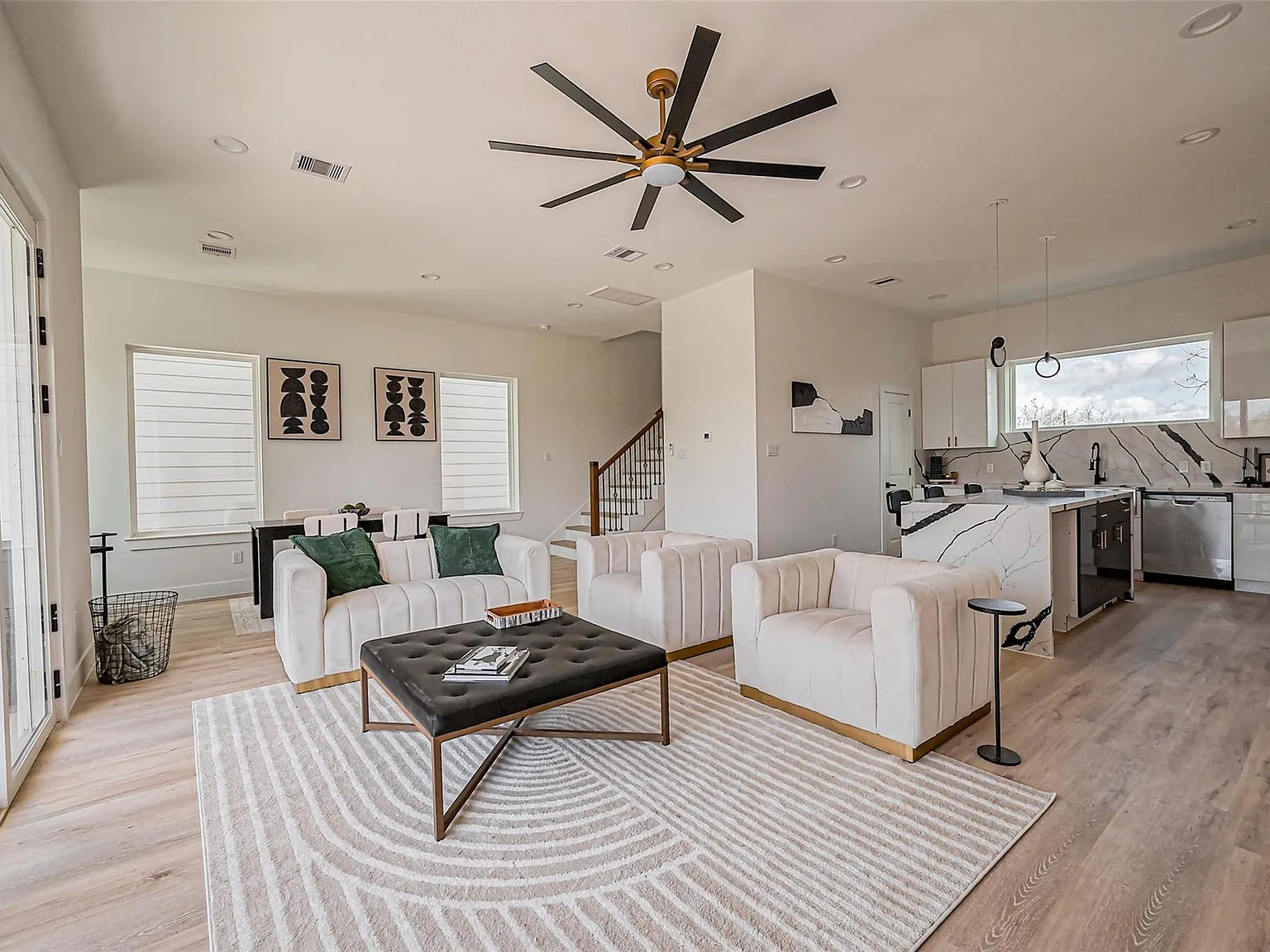 3 bed, 3.5 bath, 2067 sqft, $2,500 — Photo 4