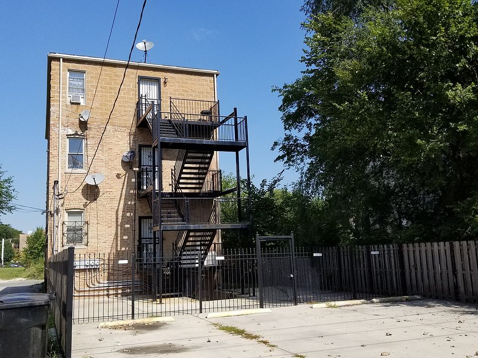 2nd image of 851 E 63rd Pl APT 2