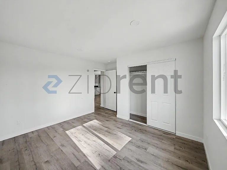 5844 1/2 Denver Ave — Photo 10