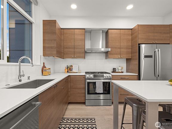 5th image of 3551 Wallingford Avenue N