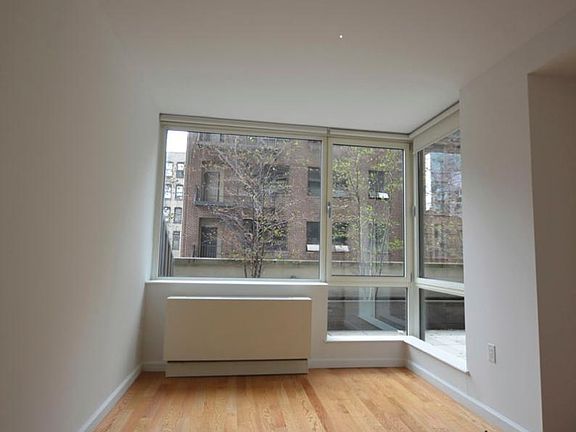 3rd image of 483 10th Ave Rm 101