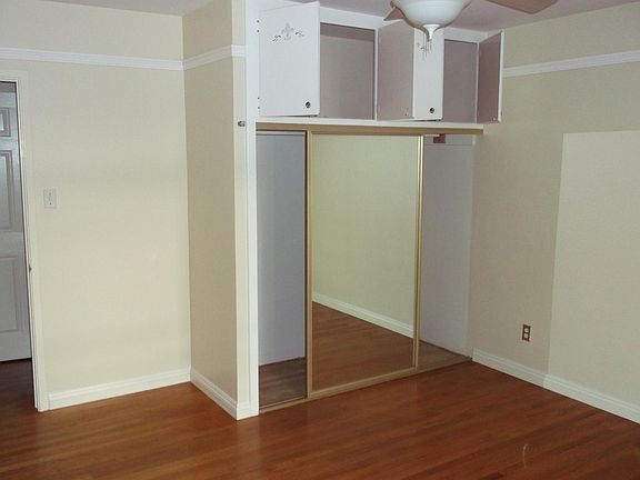 Extr closet space