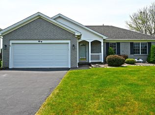13 Summerfield Dr, Lancaster, NY 14086