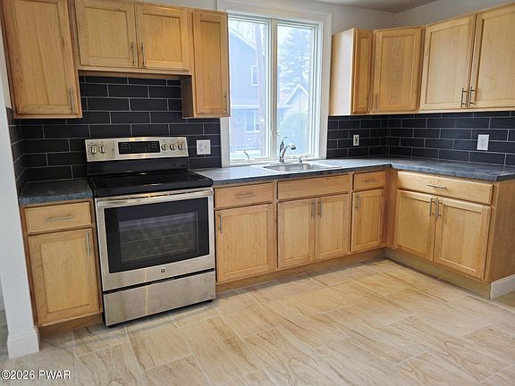 3rd image of 115 Seeley Rd