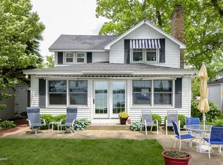 2032 Midlake Dr, Hickory Corners, MI 49060