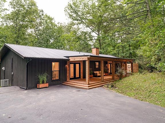 2nd image of 515 Johnson Ln