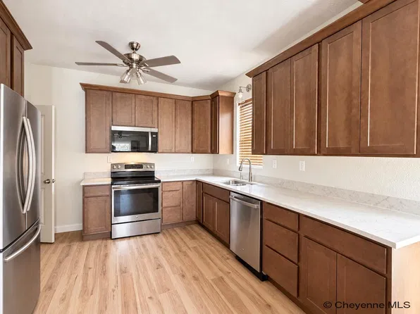 2809 Dillon Ave, Cheyenne, WY 82001