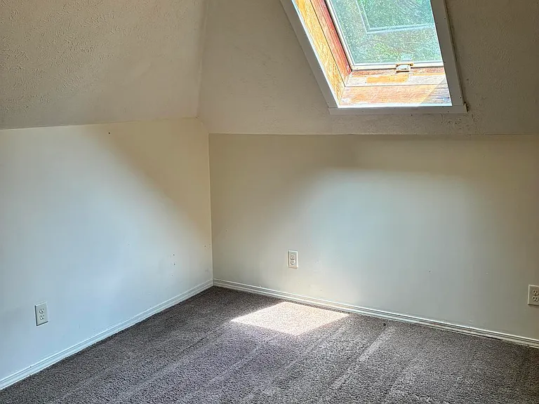 1024 N Ellis St — Photo 6