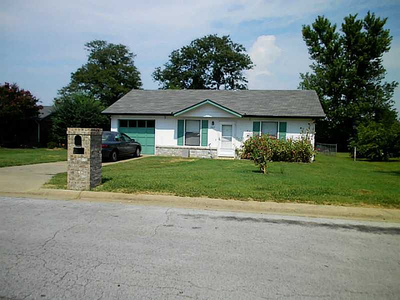 1st image of 307 Rolling Oaks Dr