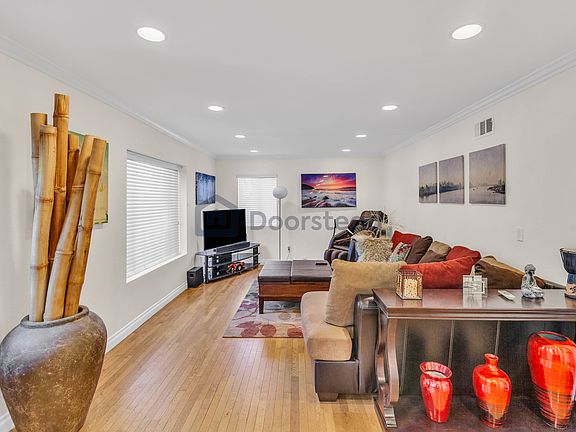 4th image of 6430 Radford Ave