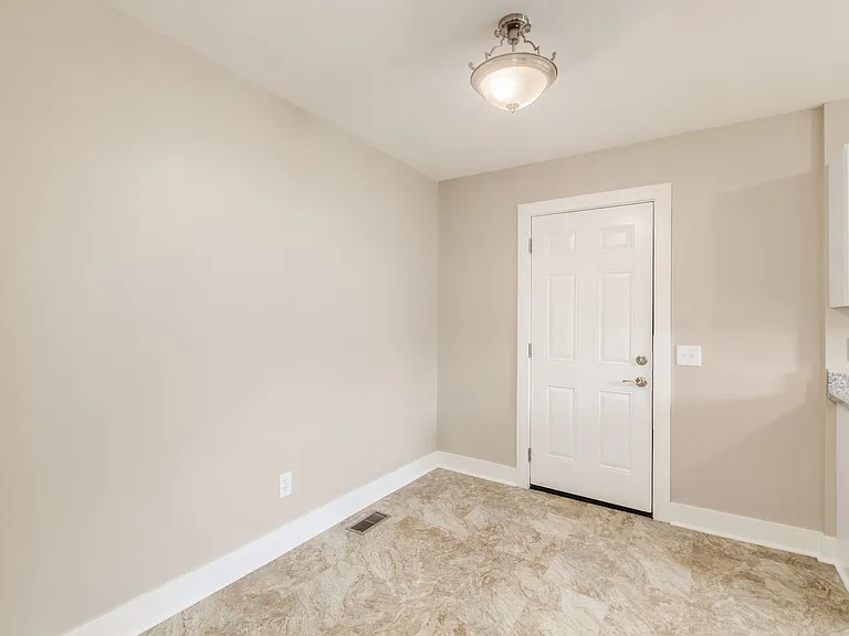 2215 Dresden St — Photo 14