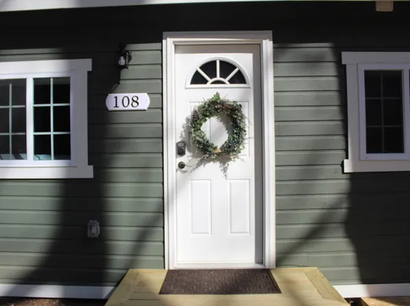 108 Westwood Dr, Sturbridge, MA 01566