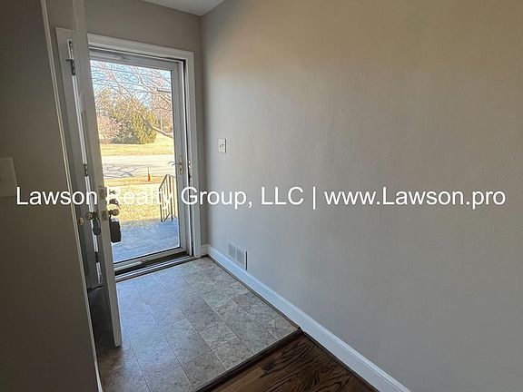 3rd image of 1120 Roanoke Blvd