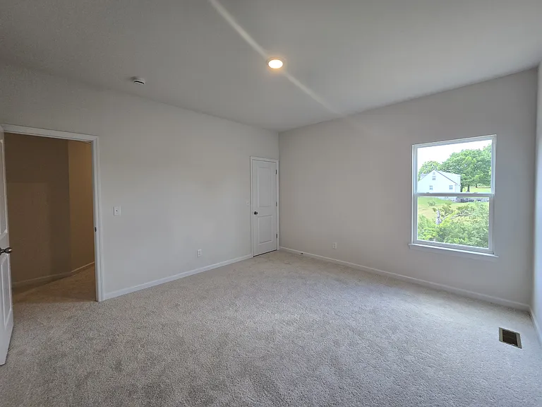 140 Sterling Dr — Photo 14