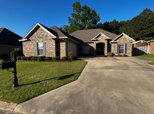 210 Saint James Pl, Grenada, MS 38901
