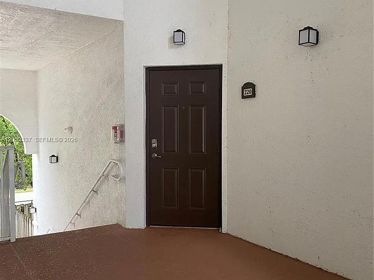 8960 NW 97th Ave #220 — Photo 2