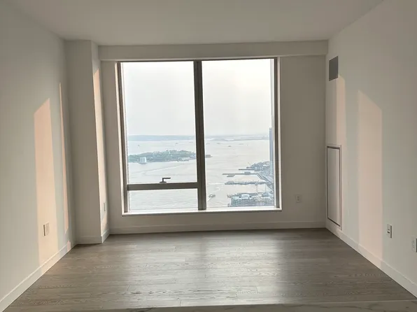 252 South Street image 2 of 17