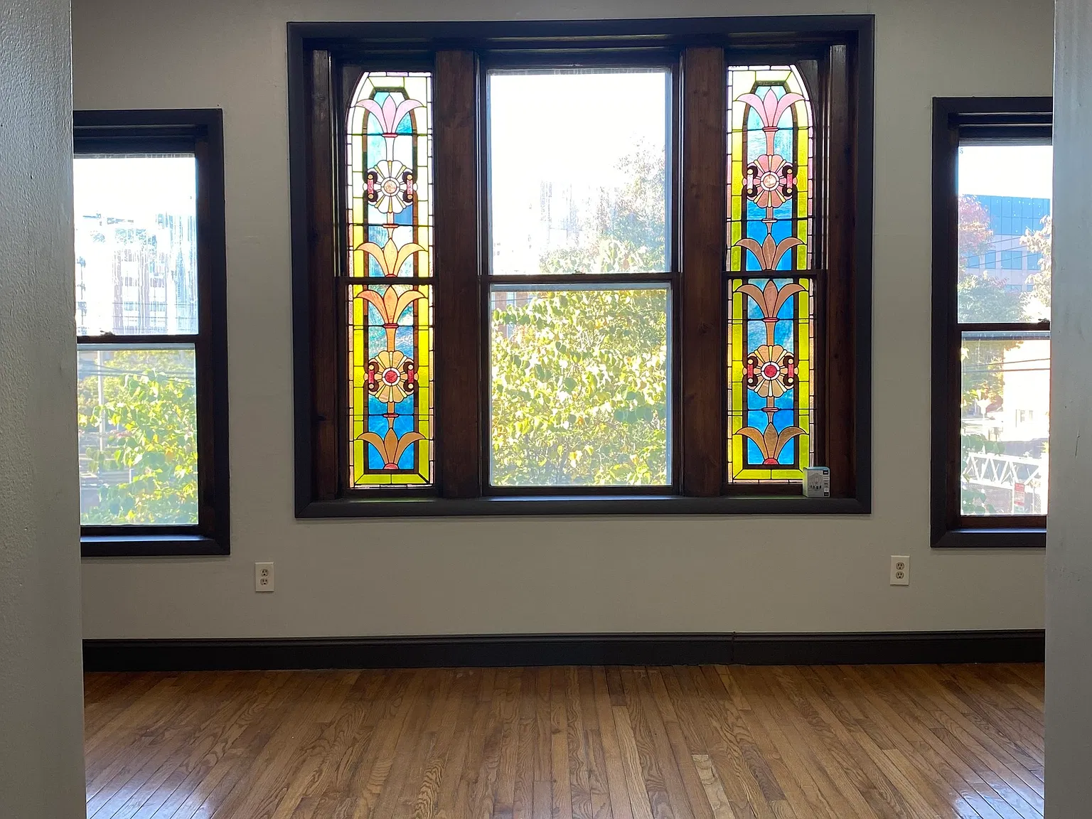 2 bed, 1.0 bath, 1144 sqft, $2,200 — Photo 1