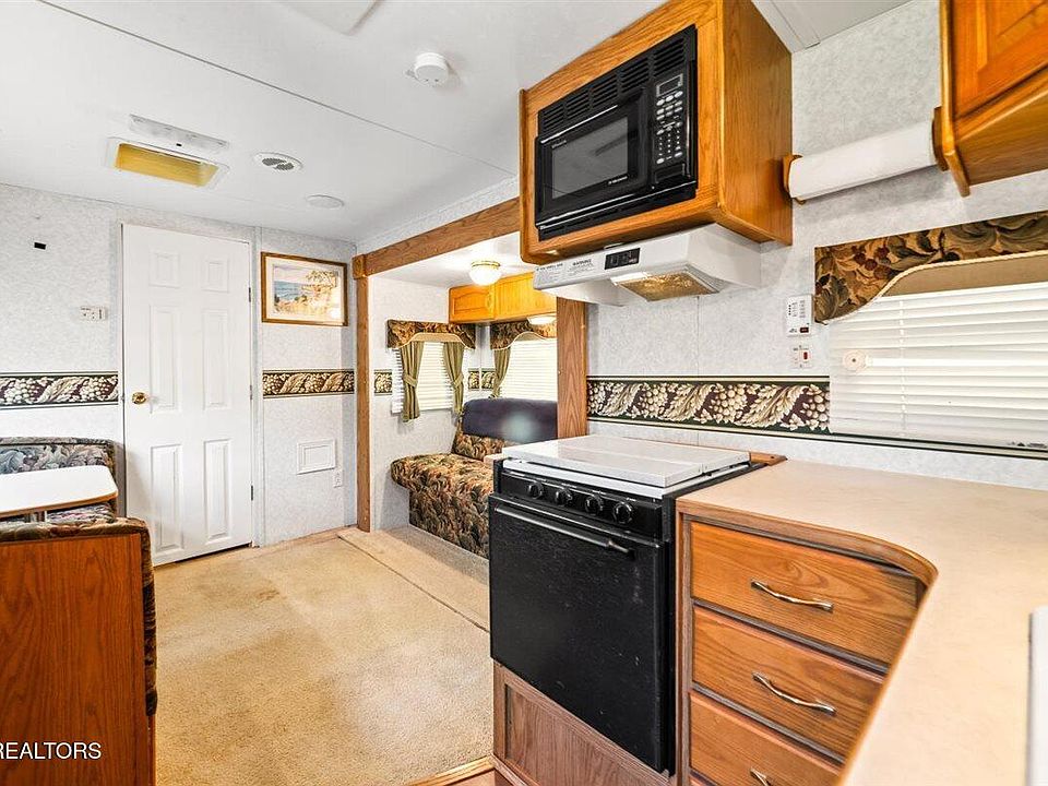 51st image of 542 Whitman Hollow Rd