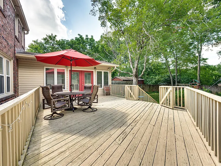 1114 Woodvale Dr — Photo 28