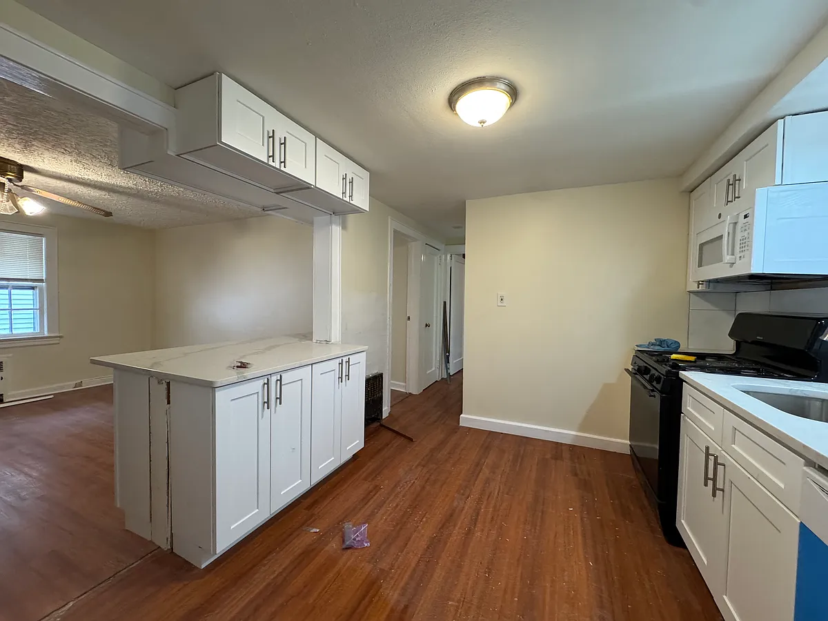 Building Photo - 77 Linden Ave #2