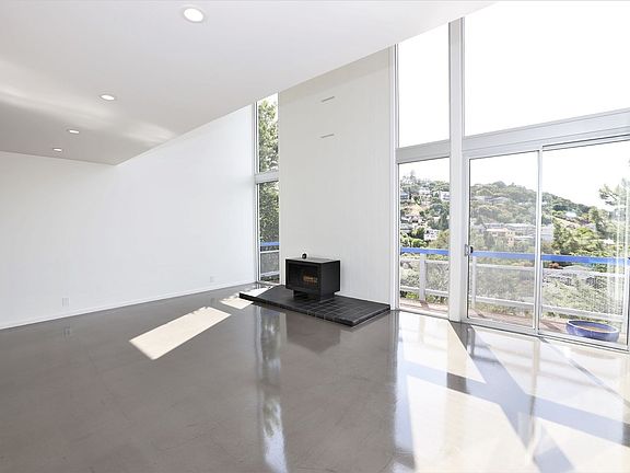 4th image of 1554 Winding Way