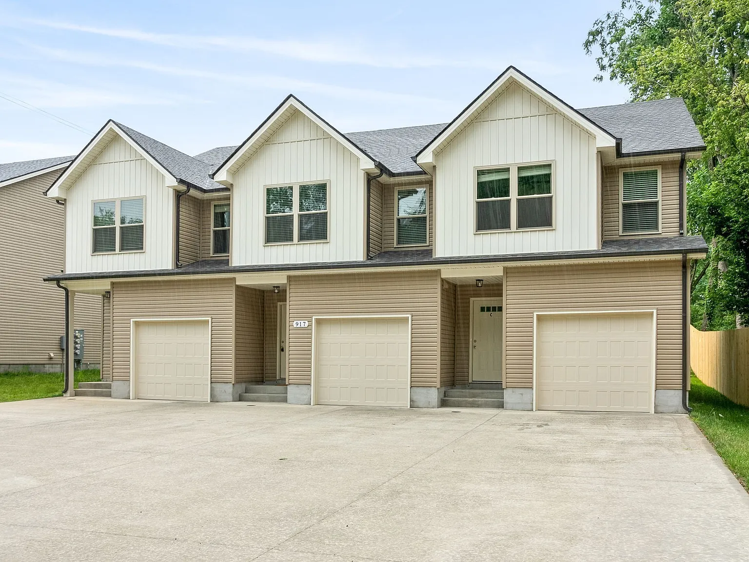 3 bed, 2.5 bath, 1336 sqft, $1,395 — Photo 2